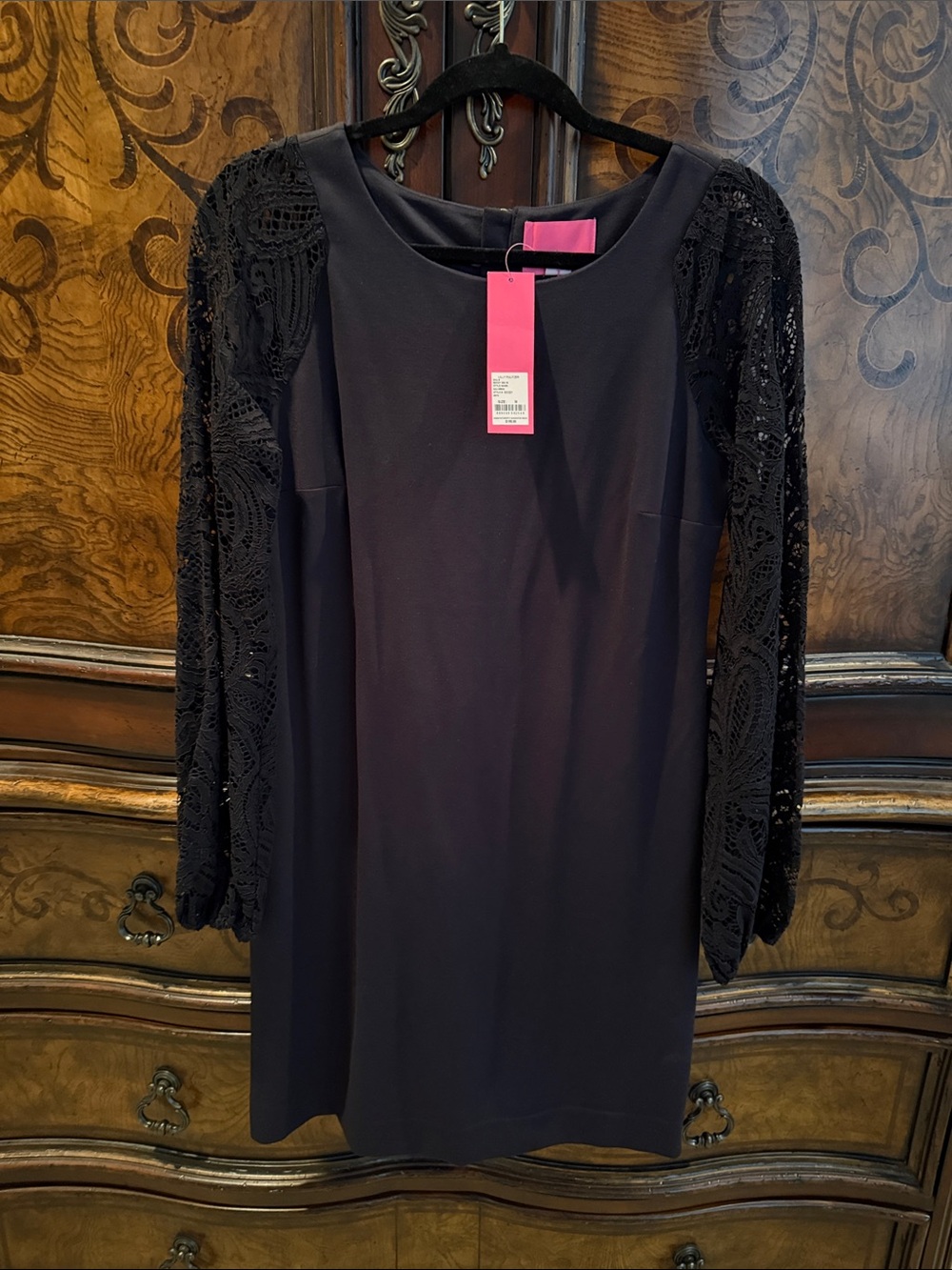Lilly Pulitzer Galidress Black Long-Sleeve Lace Shift Dress with Crew Neck